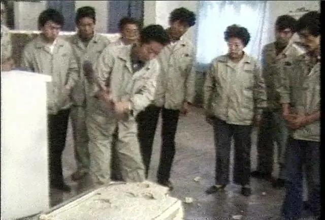 Destruction de réfrigérateurs chez Haier en Chine en 1984